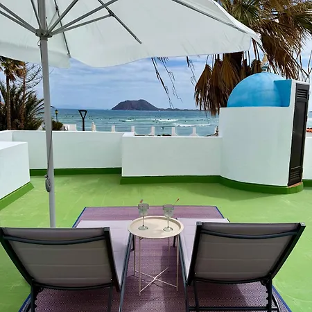 Feriehus Geranio House, Beachfront, Pool, Corralejo